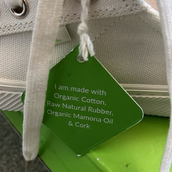 NIB Cariuma OCA Low Off-White Canvas Sneaker - Picture 16 of 16